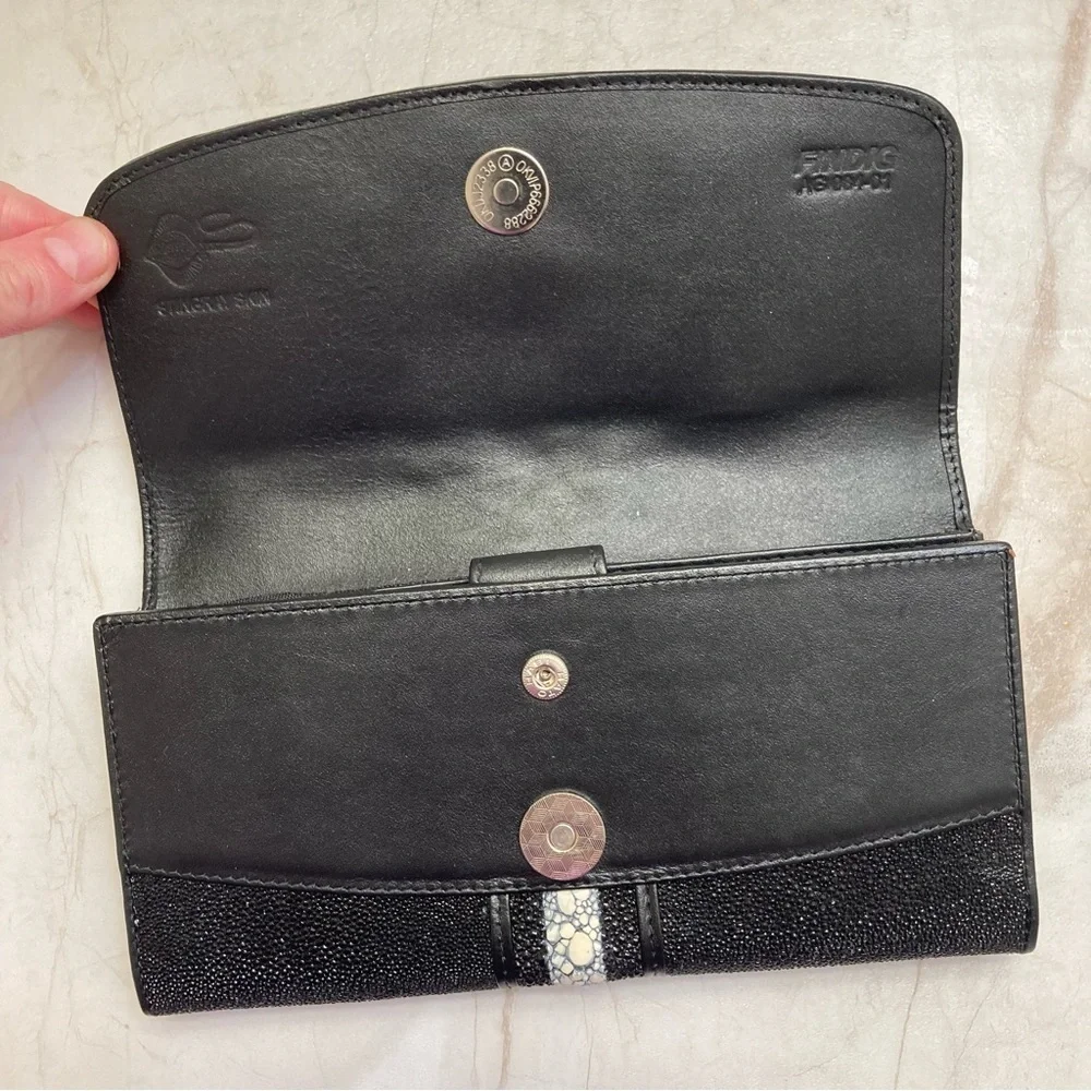 Findig genuine stingray leather wallet new without tags